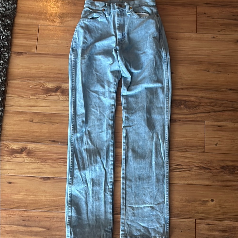 Women's Light wash cowboy cut wranglers